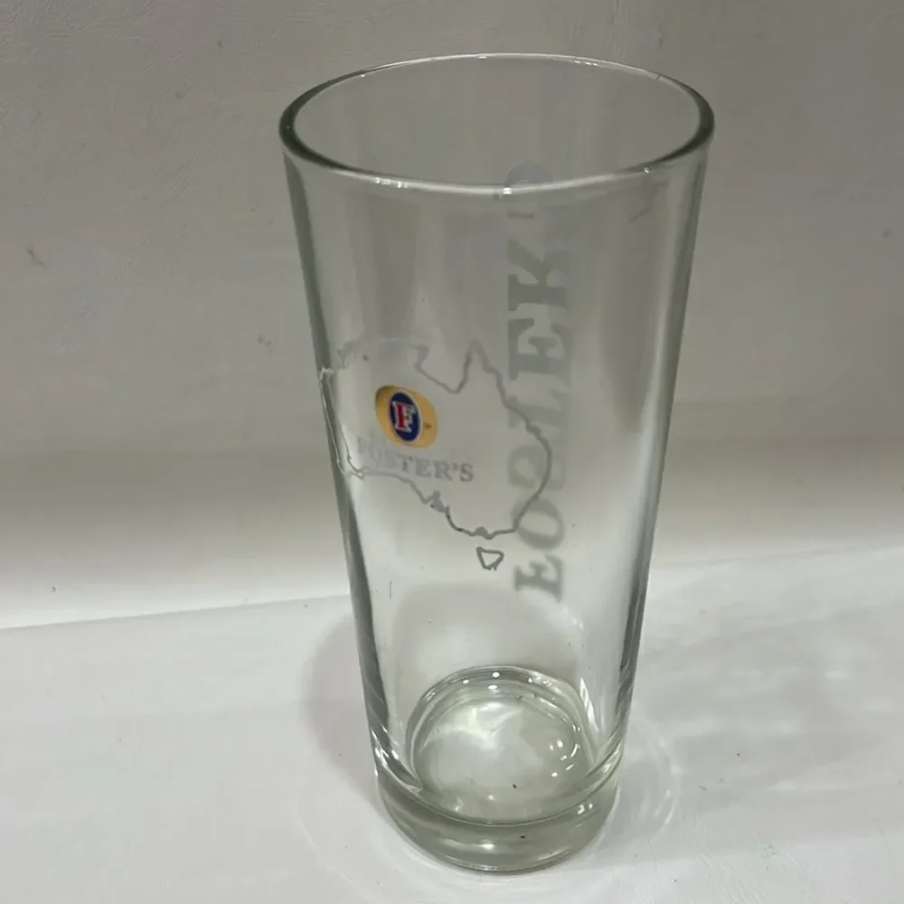 Fosters Pint Glass White Gold Red Blue Bar Beer 16 Oz 6 3/4 In Tall 2 3/4 Round